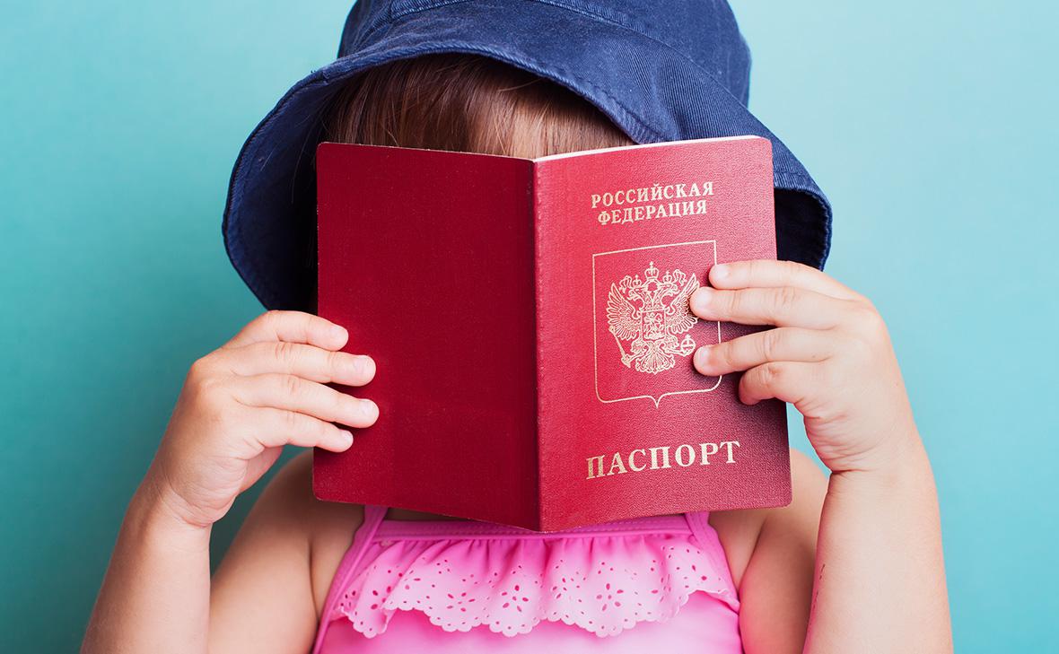 В-России-отменят-запись-о-детях-в-загранпаспортах-родителей