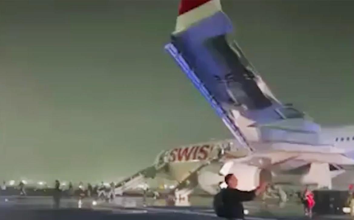 В-Индии-у-самолета-swiss-airlines-при-взлете-загорелся-двигатель