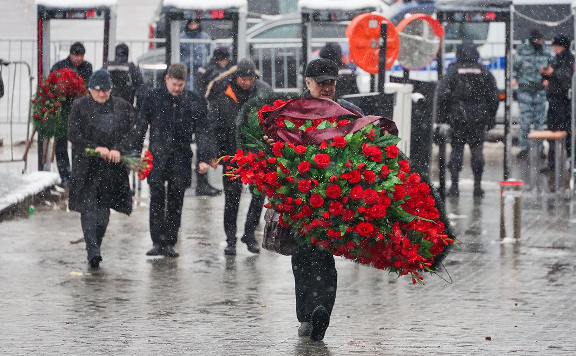 В-Москве-началась-церемония-прощания-с-телеведущим-Алексеем-Пимановым