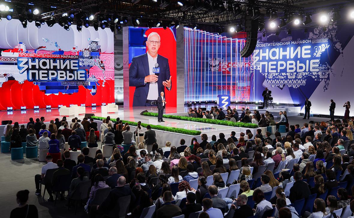 Дмитриев-сравнил-опасность-ИИ-для-человека-с-пистолетом