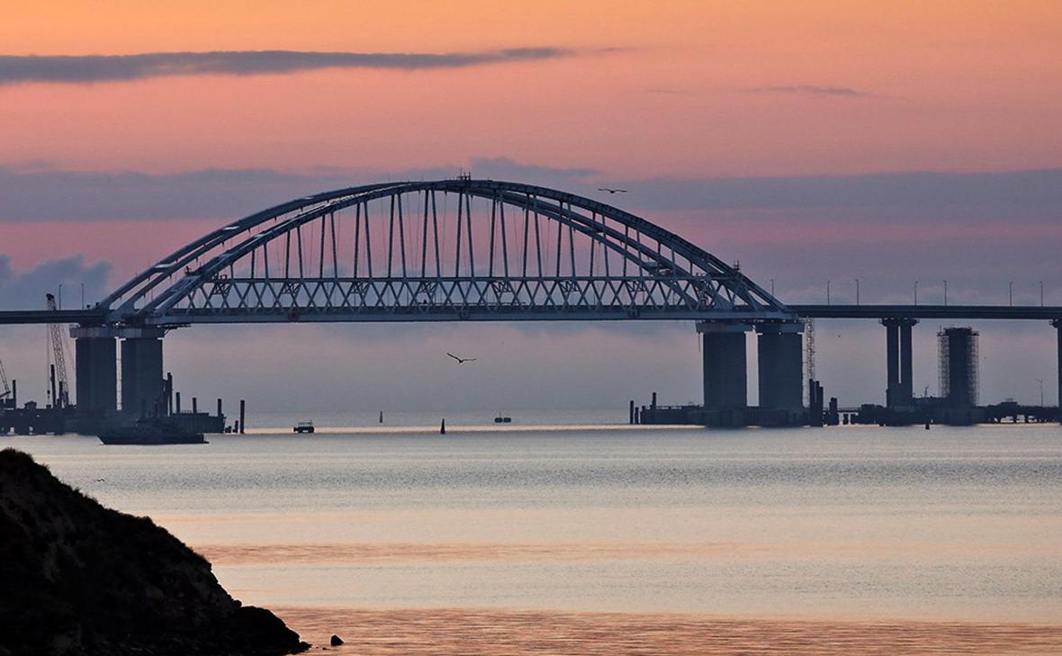 Движение-по-Крымскому-мосту-временно-перекрыли-ночью-30-апреля