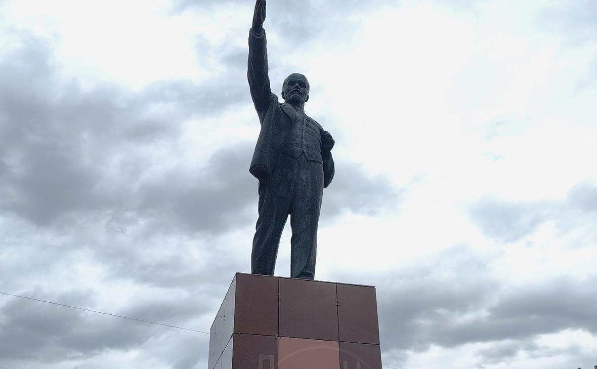В-Батайске-вандалы-повредили-памятник-Ленину