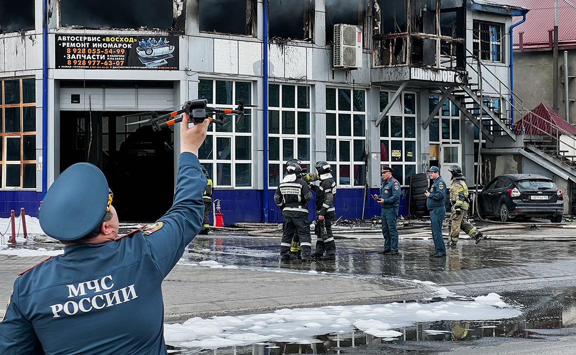 МЧС-сообщило-о-полной-ликвидации-пожара-около-АЗС-в-Каспийске