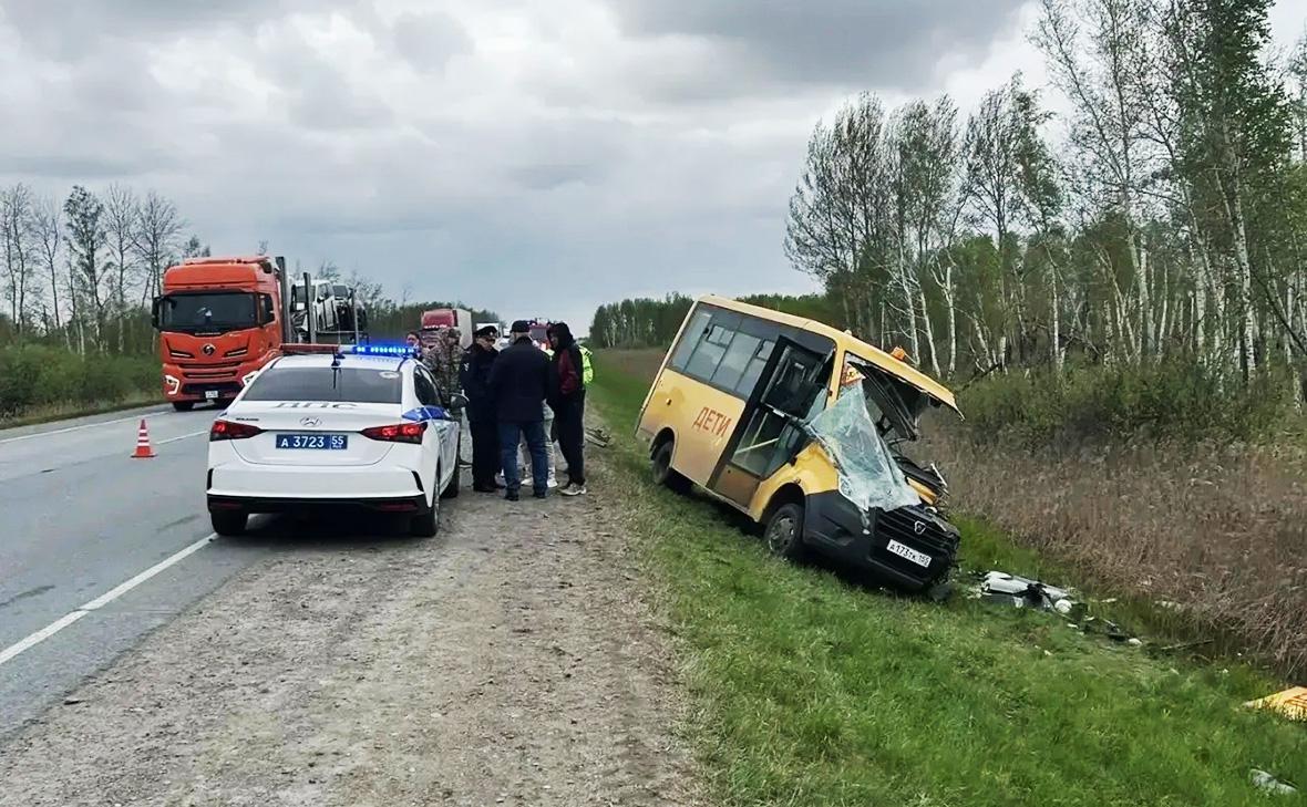 Автобус-с-детьми-попал-в-ДТП-в-Омской-области