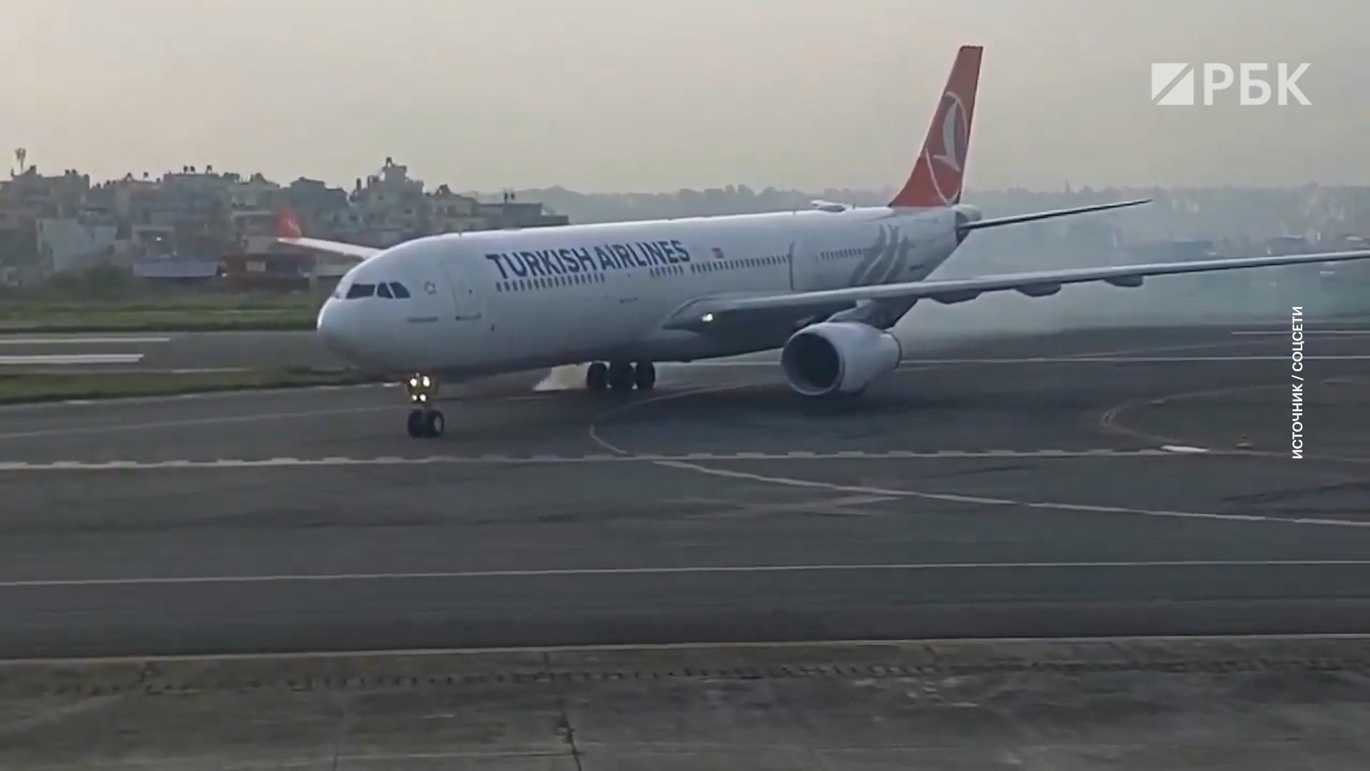 У-самолета-turkish-airlines-при-посадке-в-Катманду-загорелось-шасси