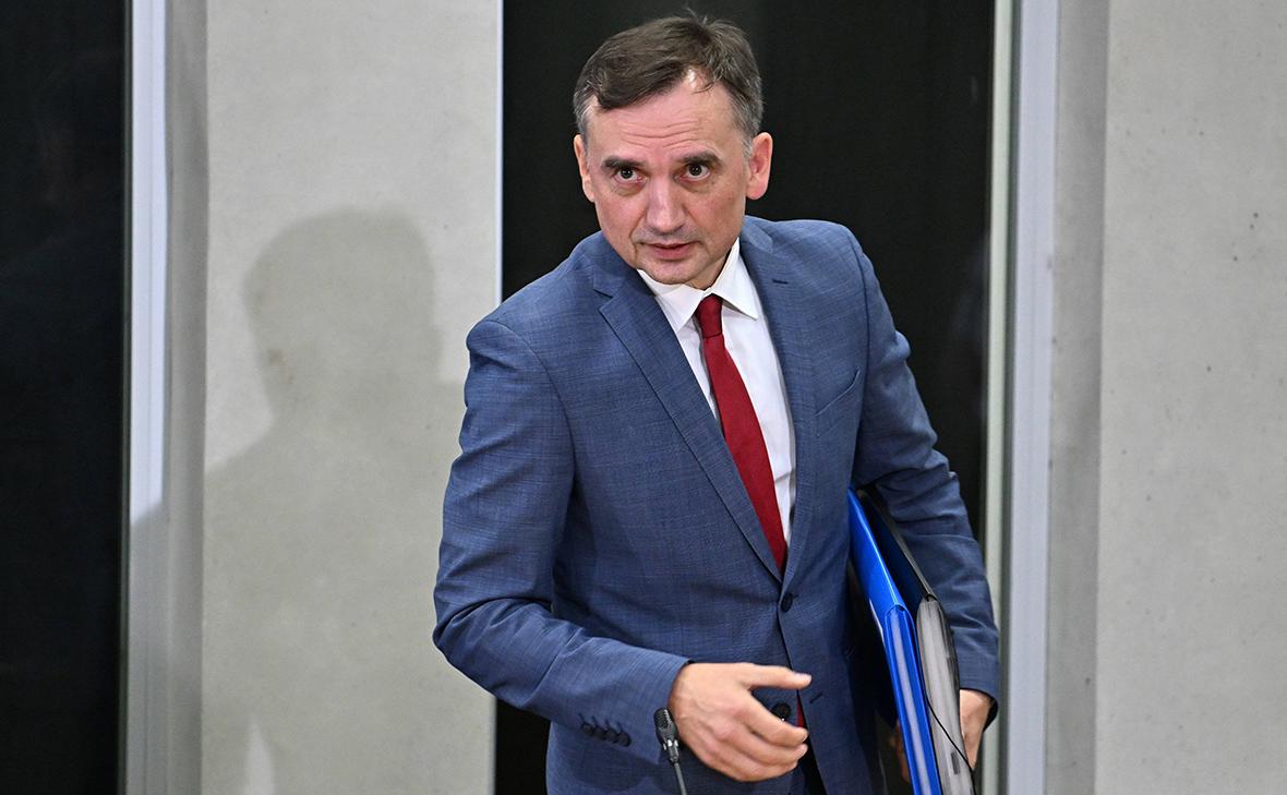 Экс-министр-Польши,-получивший-убежище-в-Венгрии-при-Орбане,-бежал-в-США