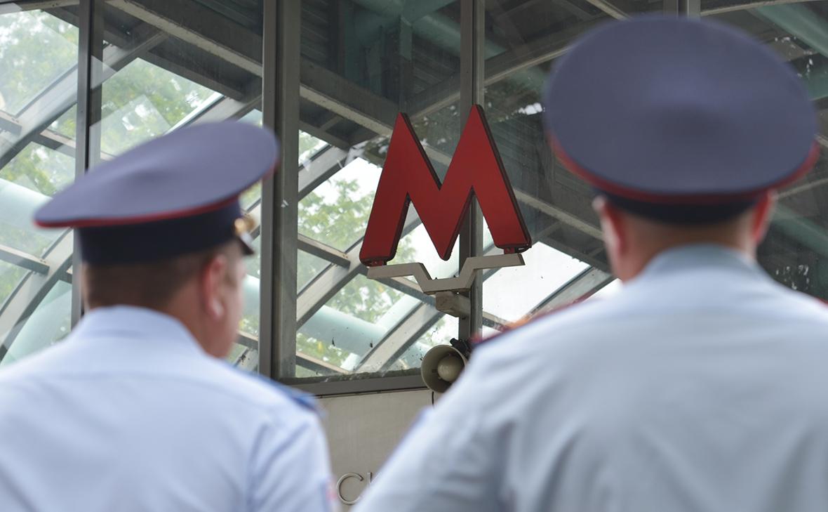 В-метро-Москвы-задержали-блогеров,-которые-домогались-девушек