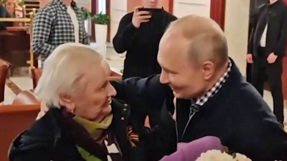 Путин-на-aurus-заехал-за-своей-учительницей-и-пригласил-ее-на-ужин.-Видео