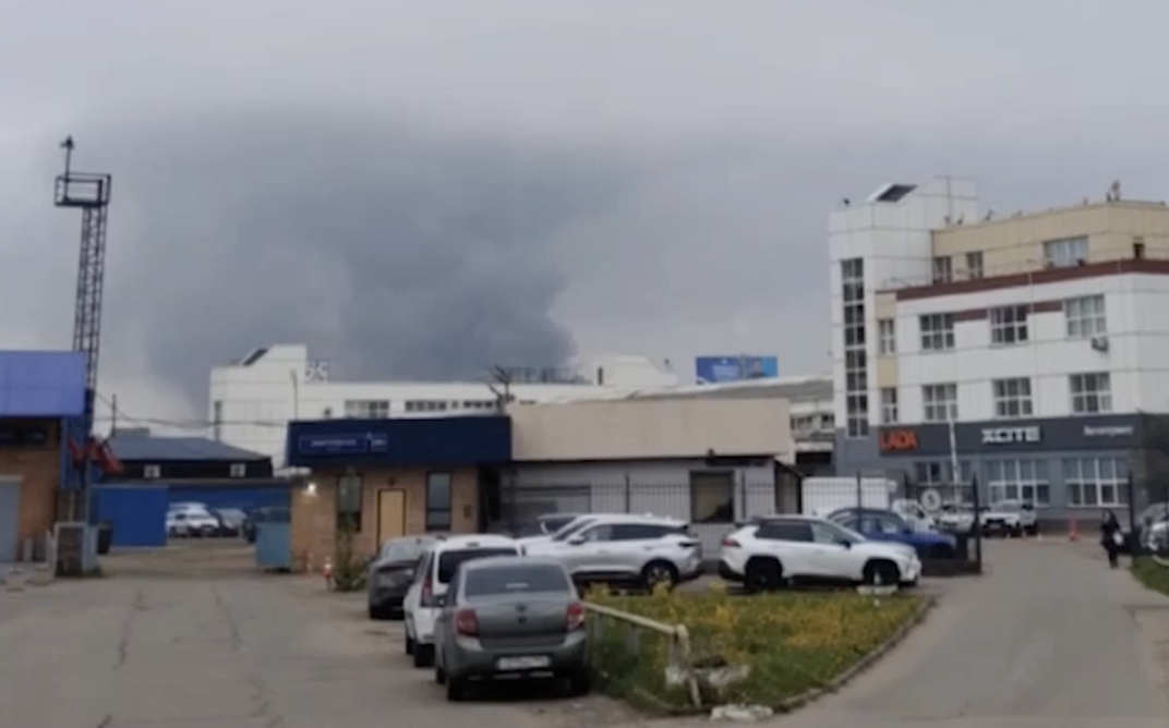 Площадь-пожара-в-ангаре-в-Долгопрудном-превысила-1,6-тыс-кв.-м
