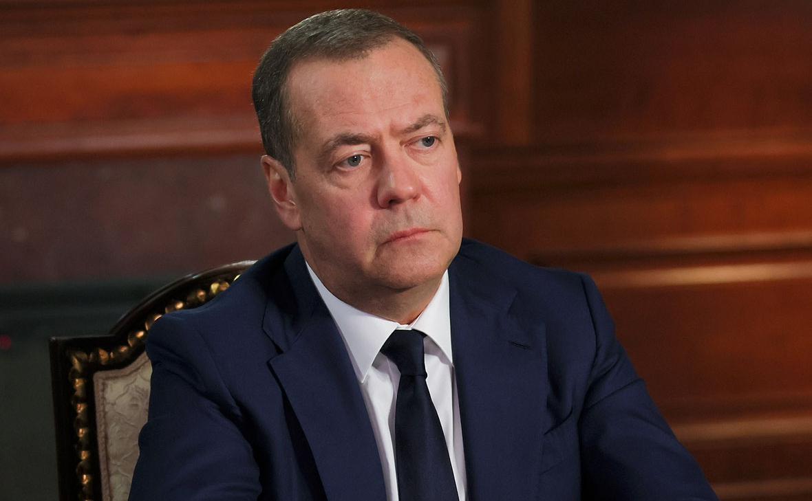 Медведев-считает,-что-преемник-Зеленского-согласится-на-условия-США