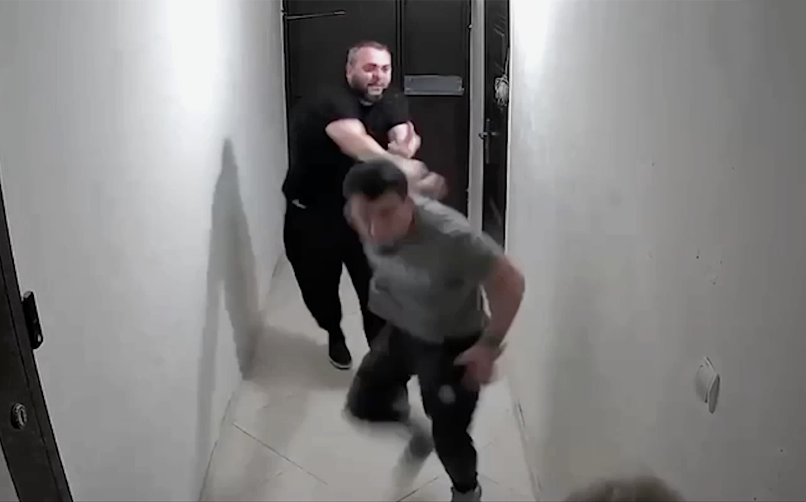 В-Чечне-начали-проверку-после-конфликта-бойца-ММА-с-соседками