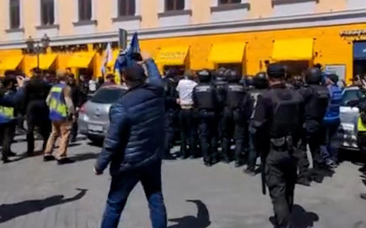 В-Одессе-между-полицейскими-и-противниками-ЛГБТ-парада-произошла-стычка