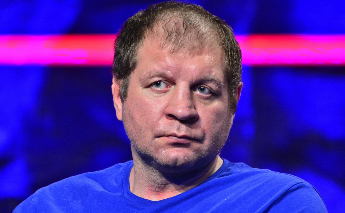 Александр-Емельяненко-рассказал,-почему-ходит-с-палочкой