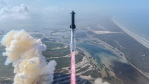 Фото: SpaceX запустила самую большую ракету в истории человечества: Starship V3 взорвался в океане, ускоритель Super Heavy улетел по незапланированной траектории