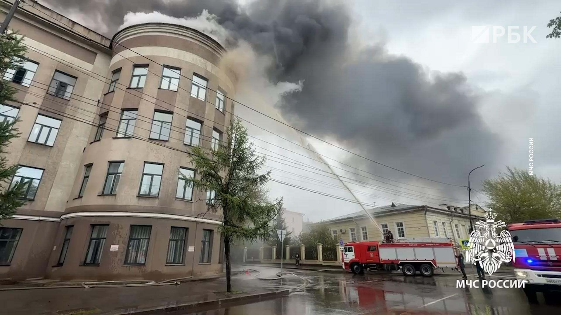 Фото: Пожар вспыхнул в НИИ редких металлов в центре Иркутска