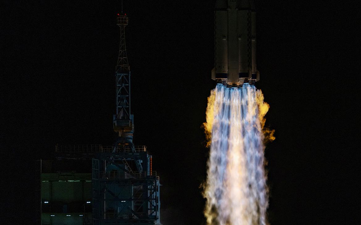 Фото: Китай запустил «Шэньчжоу-23» с тремя космонавтами к станции «Тяньгун»