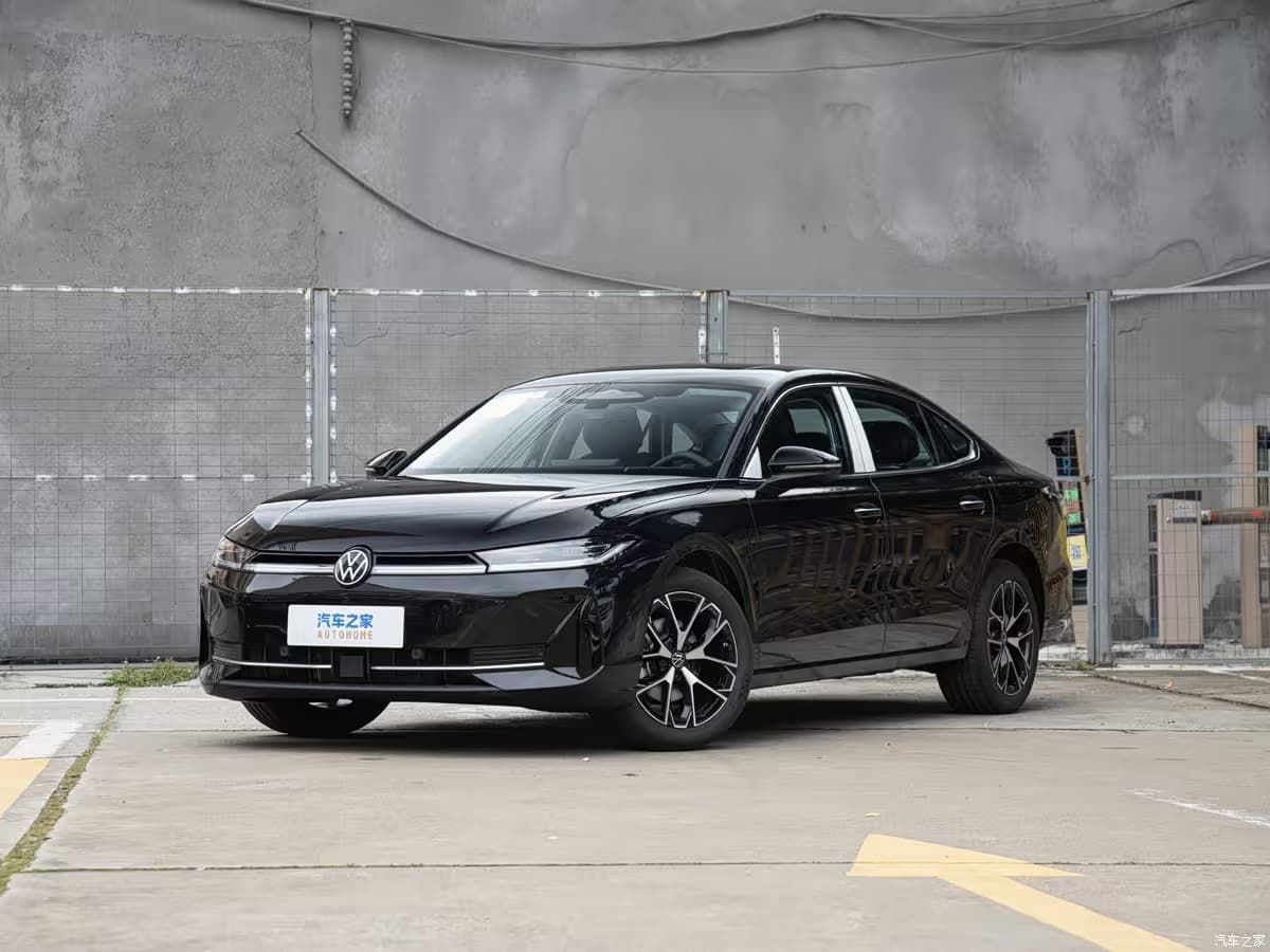 Фото: Volkswagen Tiguan и Volkswagen Passat с запасом хода более 1400 км представят 29 мая. Оба получат по три экрана на передней панели